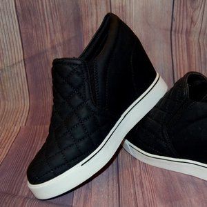 black wedge